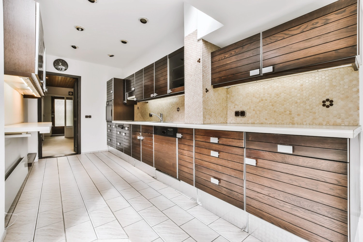 luxurious-and-large-kitchen-with-wooden-kitchen-se-2025-02-10-00-07-15-utc